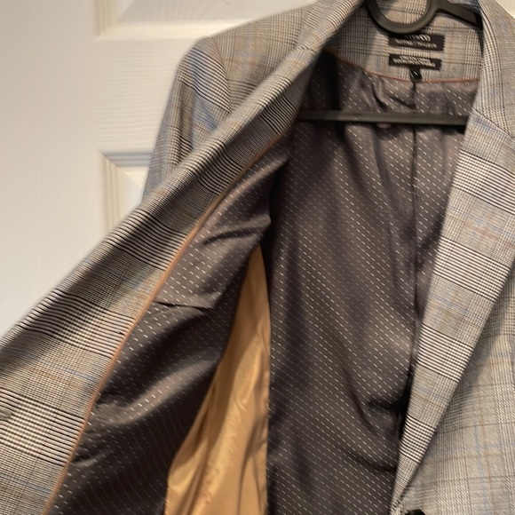 See next listing for matching pant. Sharp Blazer in cool tone plaid - Picture 4 of 7